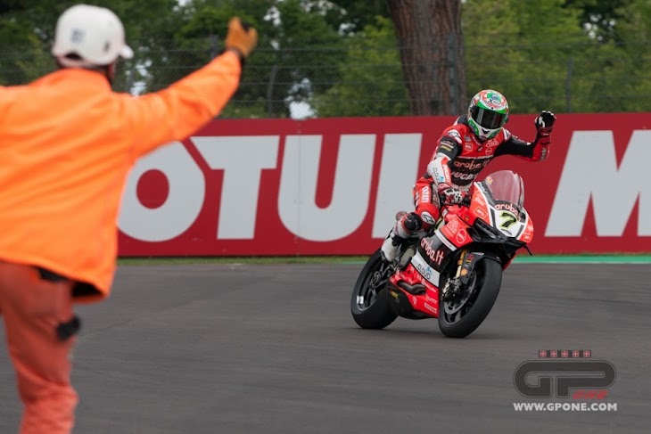 2016-sbk-imola-race2-davies.jpg