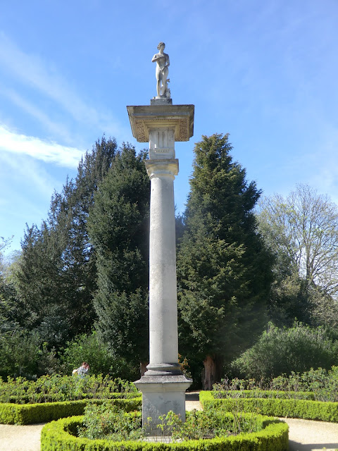 CIMG4146 Doric Column and Medici Venus, Chiswick House