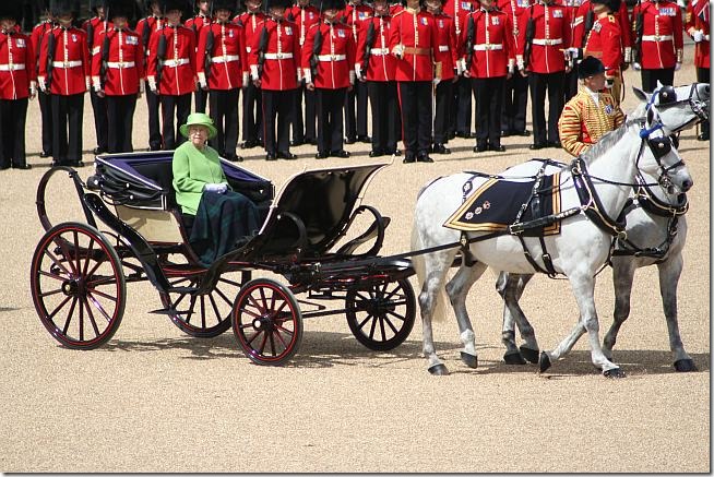 rainha-inglaterra-cavalos-web