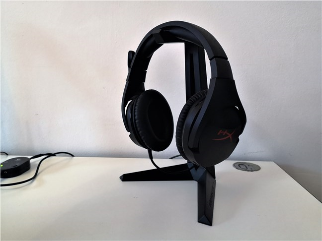 Una vista del soporte para auriculares Trust GXT 260 Cendo