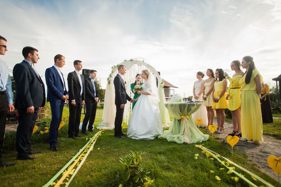 Fotografo di matrimoni Kaleriya Petrovskaya (lira192021). Foto del 11 luglio 2017