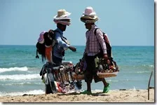 Vu' cumpra in spiaggia