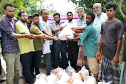 গোলাপগঞ্জের বন্যার্তদের মধ্যে গ্রাম উন্নয়ন কর্ম'র (গাক) ত্রাণ বিতরণ