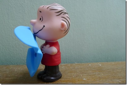 McDonald’s happy meal X The Peanuts Movie 2015 toys: Linus