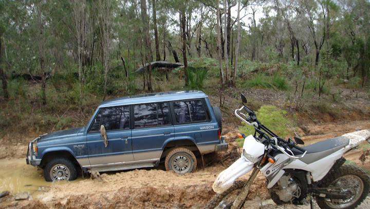 Blue 10 and a white 08 250R in the Aussie bush ...Continued DSC02728