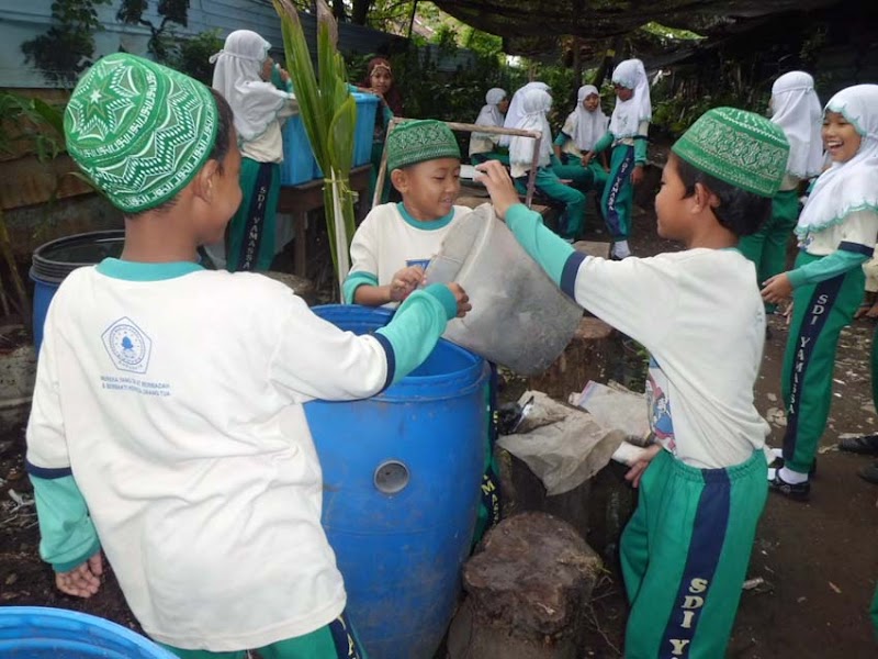 Inspirasi Terkini Daur Ulang Sampah Organik, Pot Botol