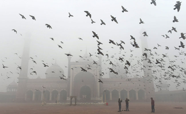 The Jama Masjid in Delhi is shrouded in smog on 1 January 2018. Photo: PTI