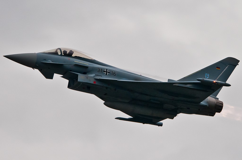 Sion airshow 2011 - Page 3 Typhoon%2525208