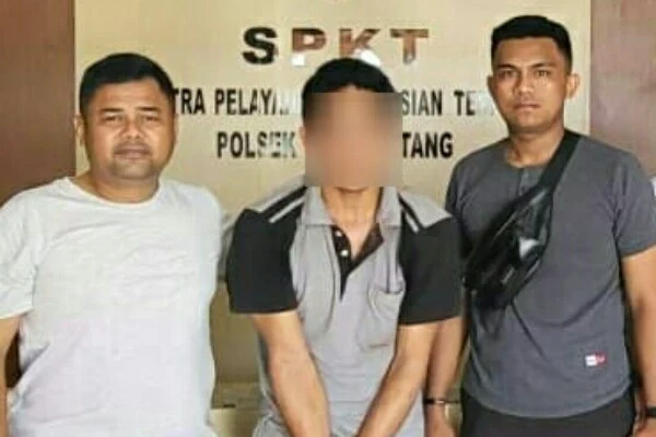 Pelaku Pencuri Alat Musik Keyboard Milik Gereja saat diamankan Polisi. (Foto istimewa)