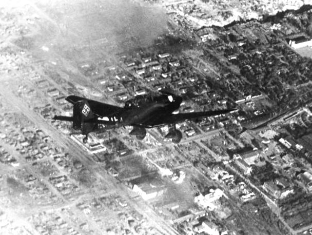 파일:Bundesarchiv_Bild_183-J20510%252C_Russland%252C_Kampf_um_Stalingrad%252C_Luftangriff_crop.jpg