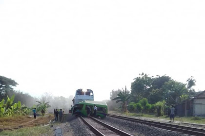 Borno, Elf Pengantin Diseret Kereta Api