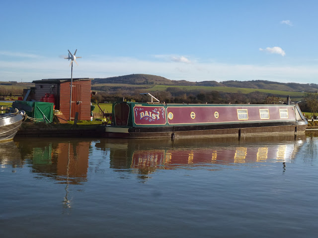 Ivinghoe Beacon from the canal