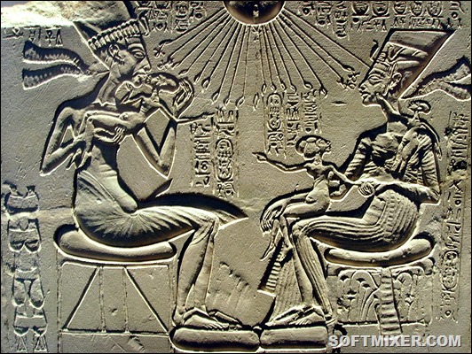 800px-Akhenaten,_Nefertiti_and_their_children