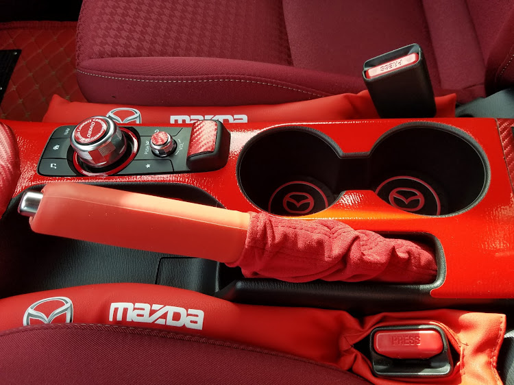 デミオのおしゃれDJクラブ・MAZDA好き・コレミヤ汎用サイドブレーキブーツ・ボツネタにならなくて良かった~に関するカスタム事例の投稿画像6枚目