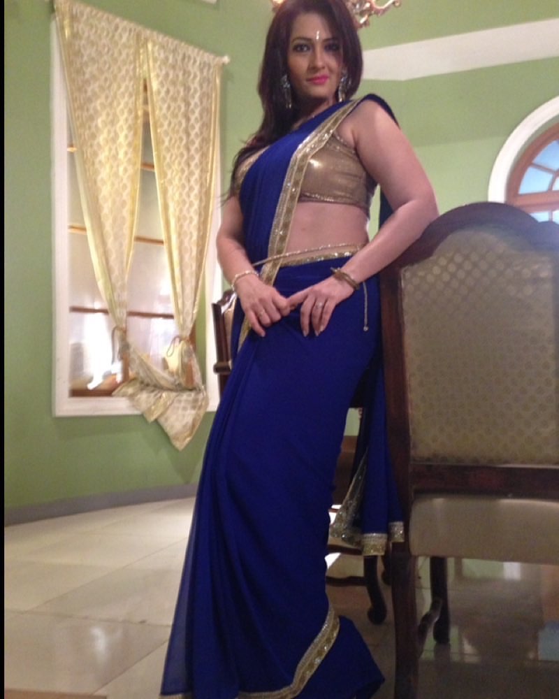 Falguni Rajani In Sleeveless Saree Blouse Bhabhiji Ghar