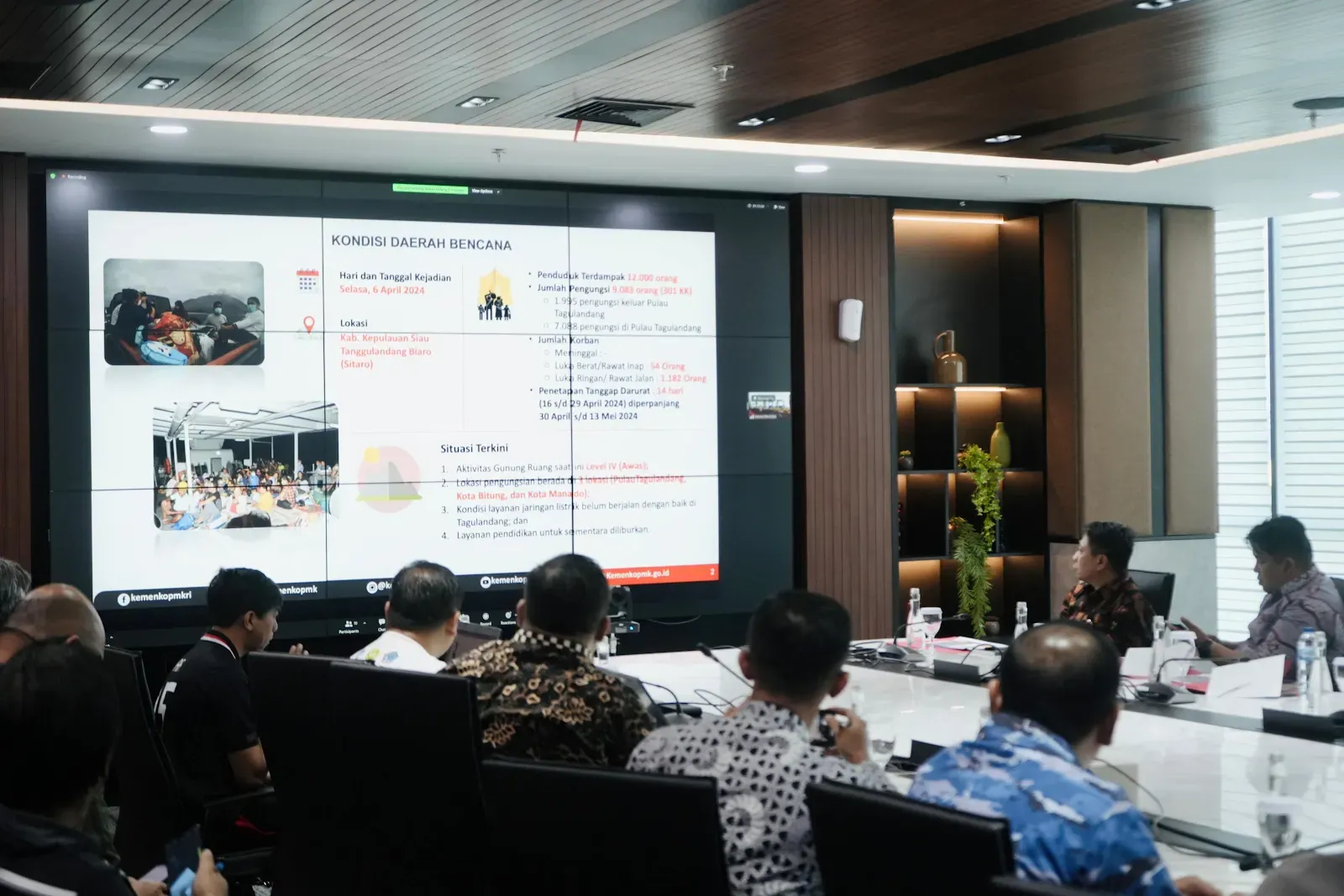 Rapat yang dihadiri para pemangku kepentingan di Sulawesi Utara ini membahas perkembangan situasi terkait dampak erupsi Gunung Ruang yang terletak di Kabupaten Kepulauan Siau Tagulandang Biaro (Sitaro), Provinsi Sulawesi Utara. (Foto istimewa)