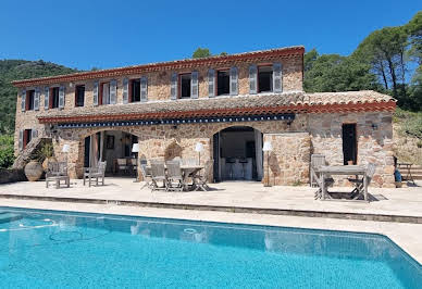 Maison avec piscine et terrasse 4