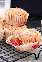 Strawberry Muffins with Almond Milk and Coconut Oil was pinched from <a href="https://www.callmepmc.com/strawberry-muffins-almond-milk-coconut-oil/" target="_blank" rel="noopener">www.callmepmc.com.</a>