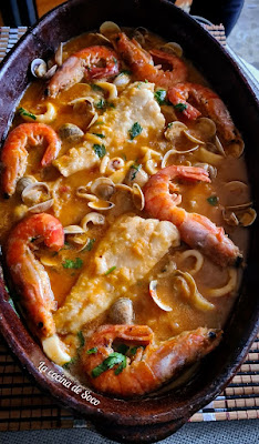 Cómo hacer cazuela de merzlua con gambas y almejas paso a paso.