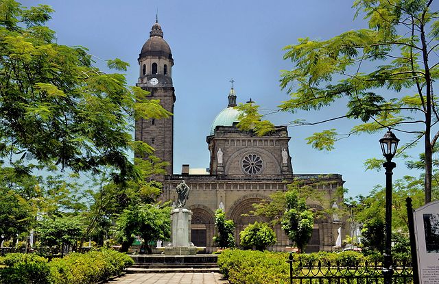 파일:external/upload.wikimedia.org/640px-Manila_Cathedral%2Cinside_Intramuros.jpg