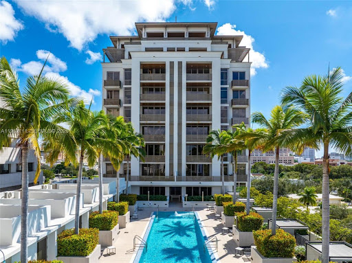Appartement avec terrasse et piscine 1