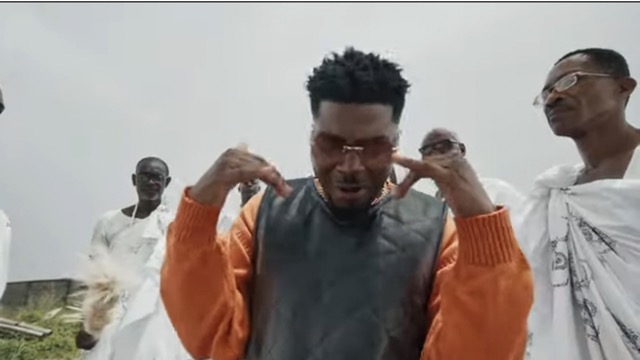 VIDEO: Skiibii – Trenches