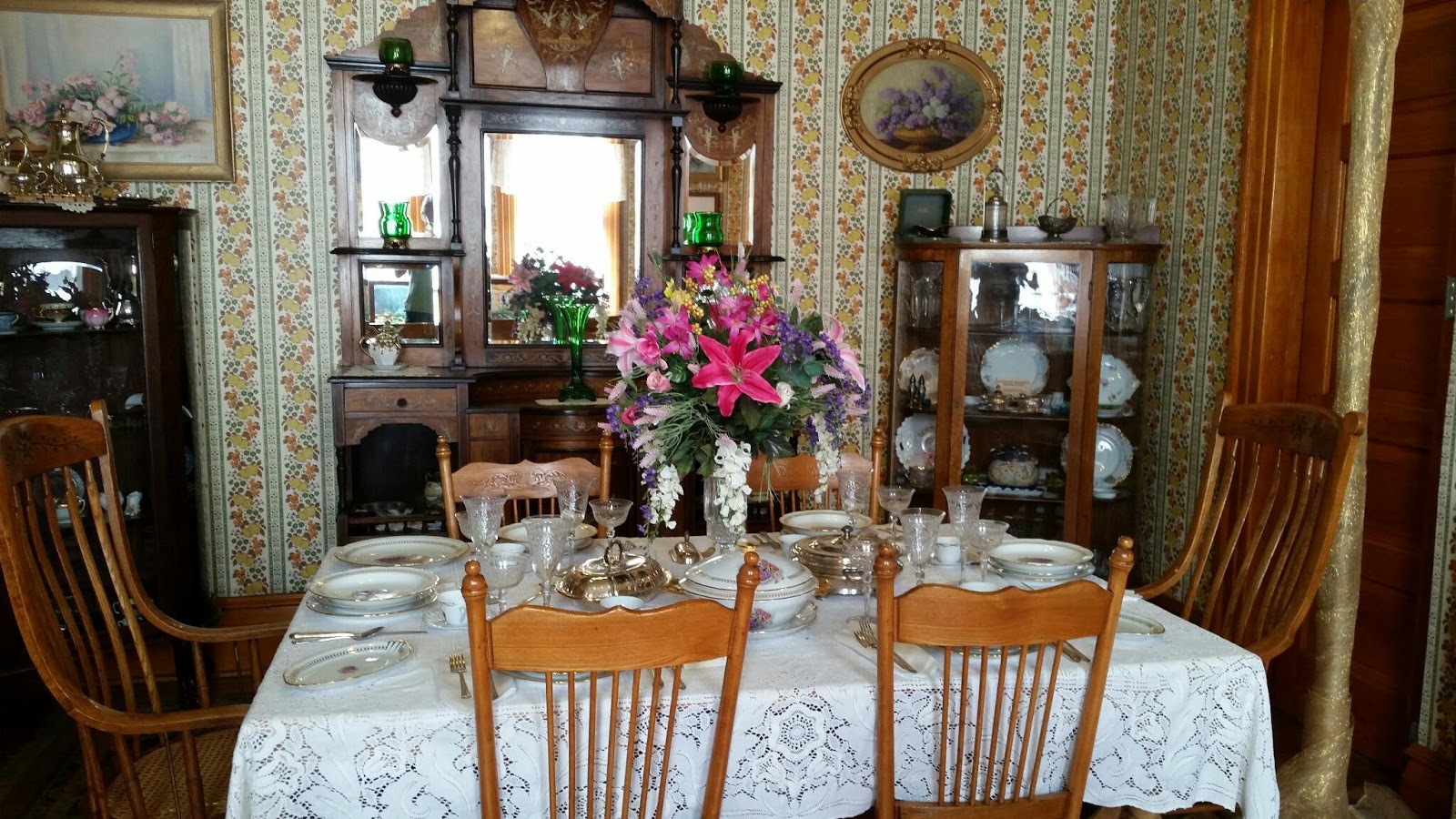 miramont dining room set