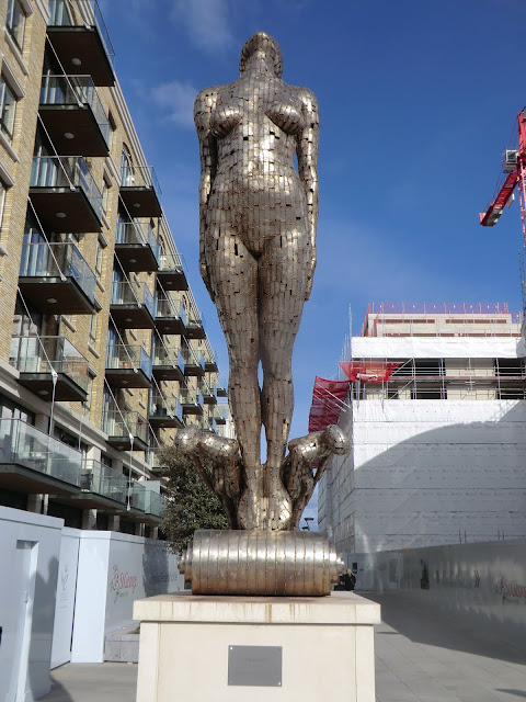 CIMG2809 "Figurehead" sculpture, Fulham Reach