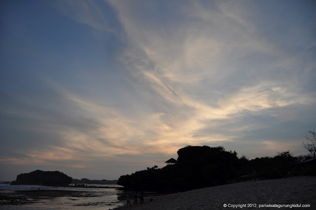 Foto-foto Pantai Wediombo, Girisubo, Gunungkidul Image00222