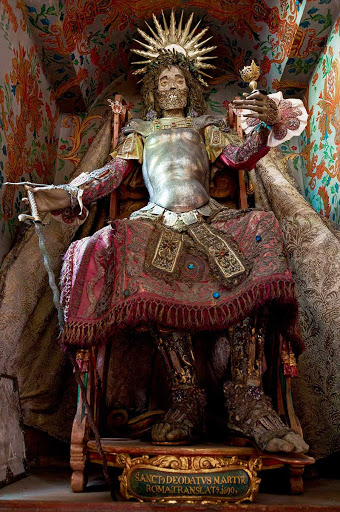 Os esqueletos decorados das catacumbas romanas Os esqueletos decorados das catacumbas romanas