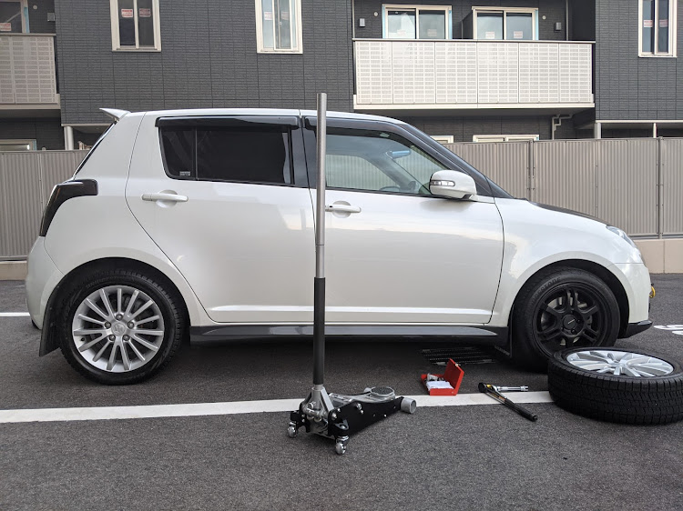 スイフトスポーツのタイヤ交換完了！・楽しい車・冬の準備・フォロワーさんありがとう！に関するカスタム事例の投稿画像3枚目
