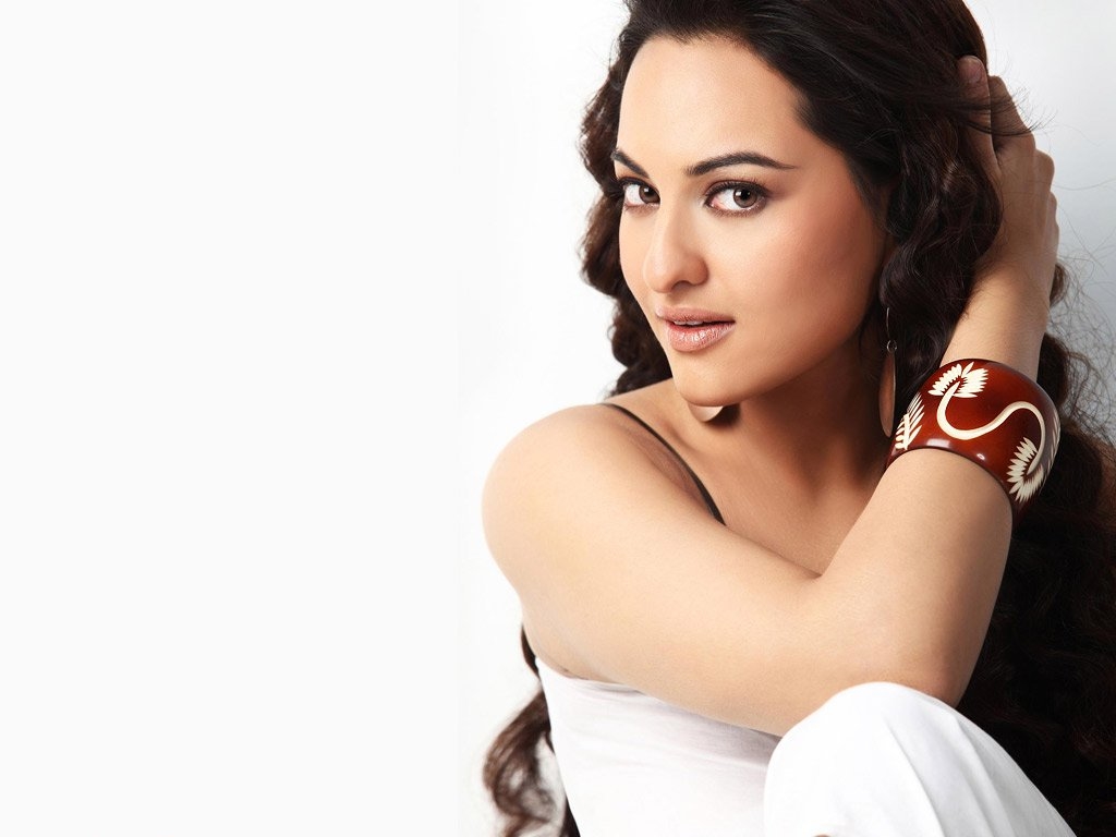 Sonakshi Sinha Hd Wallpapers High Definition Free Background