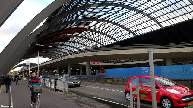 centraal station Amsterdam in Amsterdam, Netherlands 