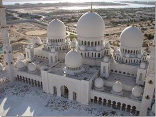 Masjid Sheikh Zayed Bin Sultan Al-Nahyan di Abu Dhabi