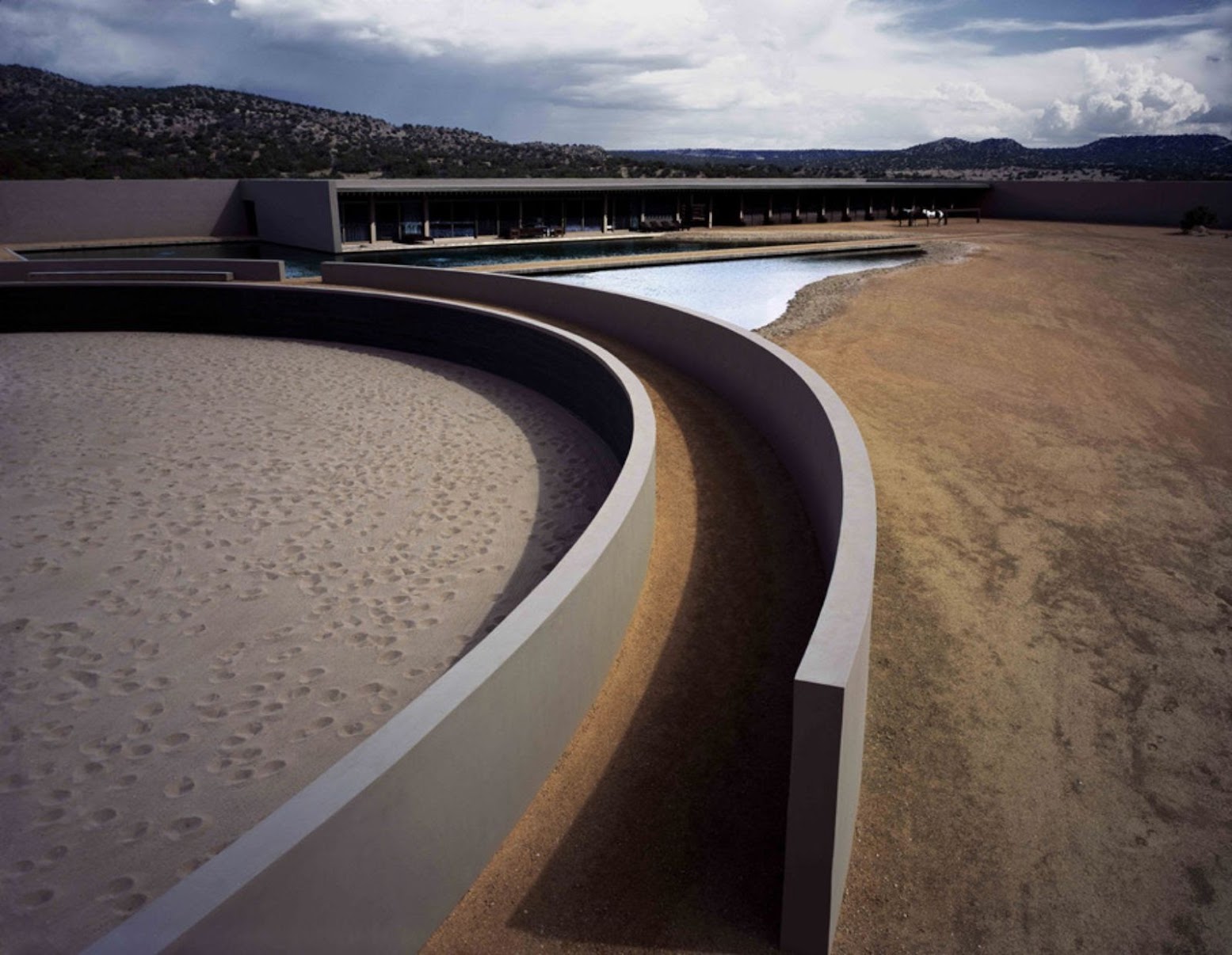 Santa Fe, Nuovo Messico, Stati Uniti: [TOM FORD'S RANCH BY TADAO ANDO]