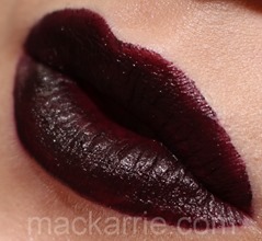 c_BlackmailRevolutionLipstickUrbanDecay18