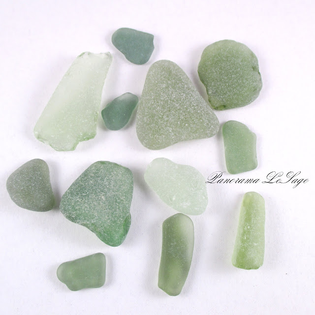 szkło z plaży sea glass szkło szlifowane przez morze plaża skarby z plaży piękne kolory szkła biżuteria ze szkła z plaży sea glass art seaglass jewelery naszyjnik mięta morskie niebieski blue green zielony żółty yellow pink lavender grey szary lawendowy różowy 