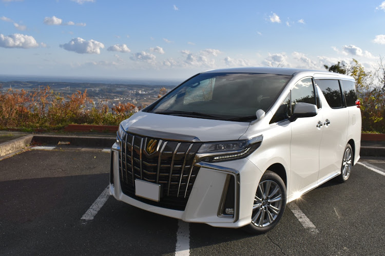 アルファードのアルファード30後期・車が好きな人と繋がりたい・山の中間・年明け早々・青空と愛車に関するカスタム事例の投稿画像1枚目