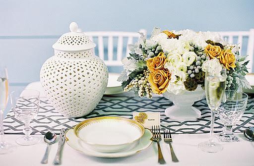 a chain-link table runner