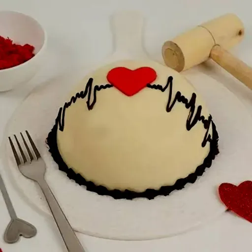 Round Shape Pinata Cake [500 Grams]