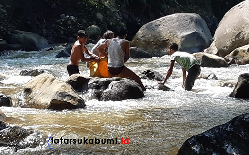 
Insiden Maut, 3 Pekerja Tertimpa Bagian Ruko Ambruk di Cibadak
