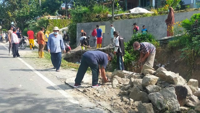 Minggu Gotong Royong Kegiatan Haroan Bolon di Nagori Marjandi Guna Menghalau Banjir.