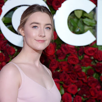 SaoirseRonanTonyAwards (10).jpg