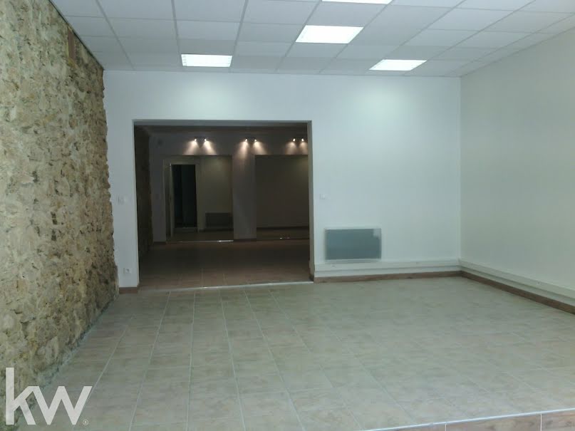 Location  locaux professionnels 5 pièces 149 m² à Salon-de-Provence (13300), 1 600 €