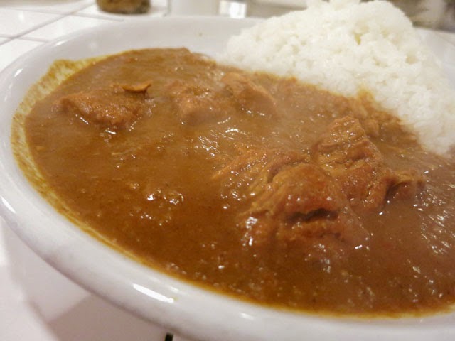 スパイスとタマネギなどの野菜が溶け込んだカレー