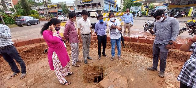 Open well found in Mangaluru - ಗೋವಿಂದ ಪೈ ವೃತ್ತದಡಿಯಲ್ಲಿ ಬಾವಿ: ಮಂಗಳೂರು ಹೃದಯಭಾಗದಲ್ಲೊಂದು ಅಚ್ಚರಿ! Open well found in Mangaluru - ಗೋವಿಂದ ಪೈ ವೃತ್ತದಡಿಯಲ್ಲಿ ಬಾವಿ: ಮಂಗಳೂರು ಹೃದಯಭಾಗದಲ್ಲೊಂದು ಅಚ್ಚರಿ!