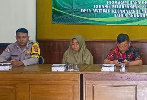 Polsek Kawali Polres Ciamis Hadiri Dana Desa Tahap I Bidang Pelaksanaan Pembangunan Desa di Desa Awiluar