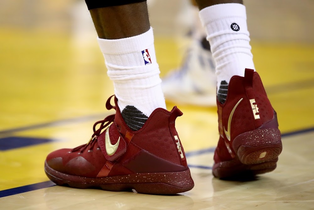 lebron 14 maroon