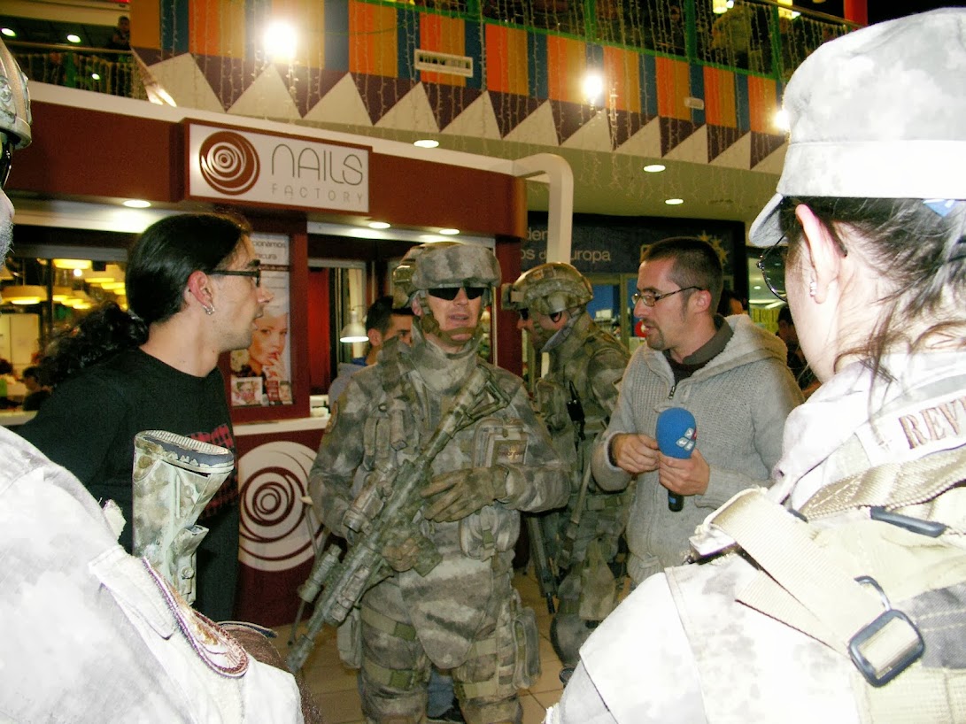 EXHIBICION EN EL CENTRO COMERCIAL "PUERTA DE TOLEDO". PICT0187