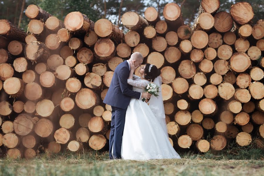 Fotógrafo de casamento Olya Naumchuk (olganaumchuk). Foto de 5 de novembro 2019